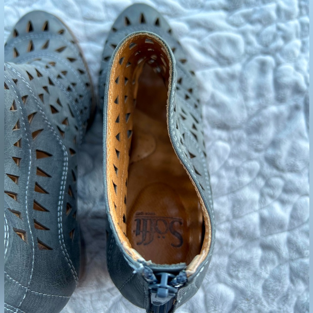 GUC Sofft Laser-Cut Heeled Ankle Boot size 8 - Picture 10 of 10